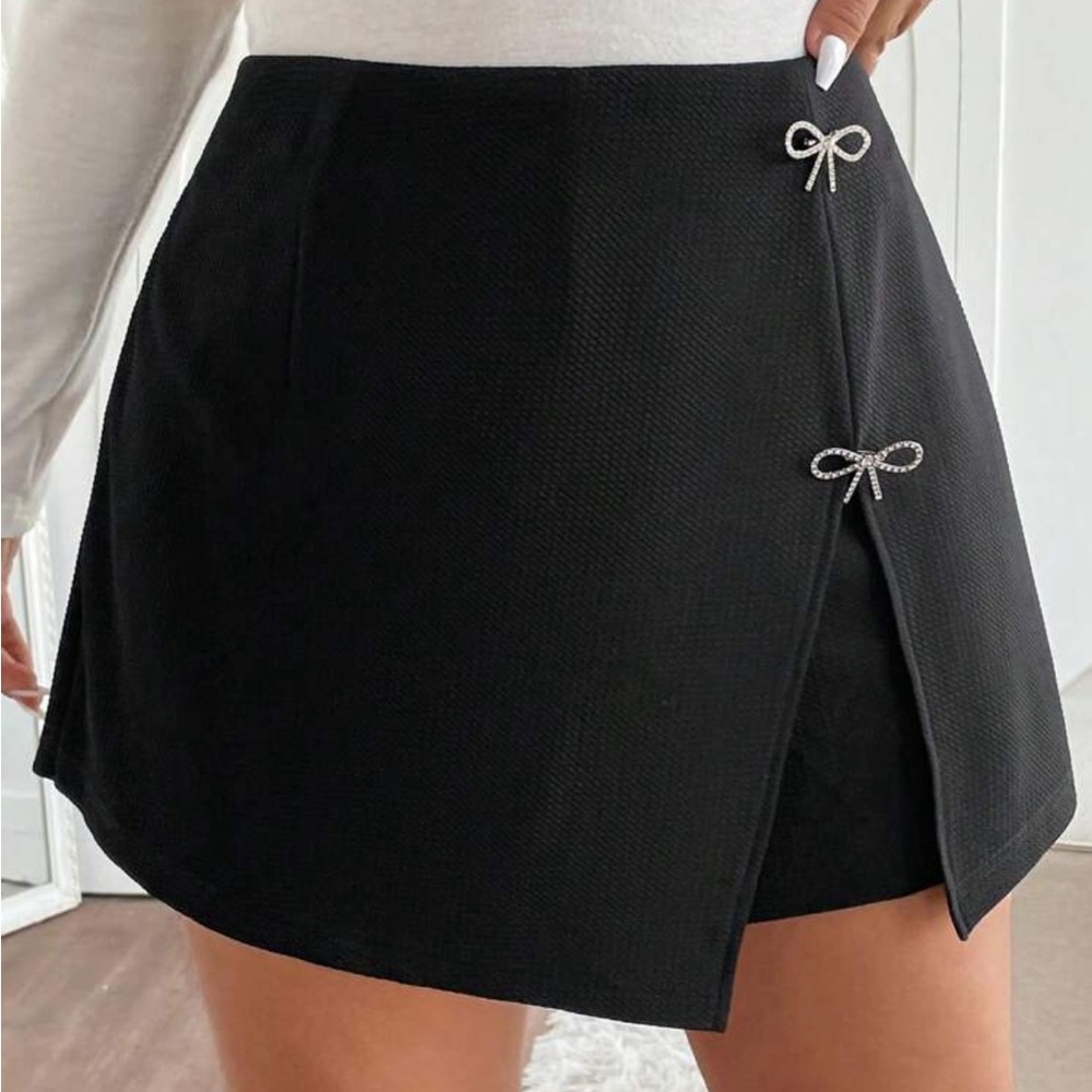 Shein Black Skort with Bow Accents Size 2X New! - Picture 1 of 7